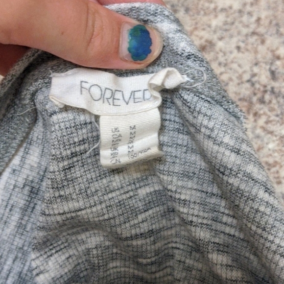 Crop top - Picture 3 of 3